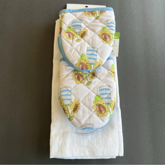 Art By Sara Fitz Other - Sara Fitz Sunflowers Kitchen Set 4 Piece 2 Kitchen Towels, 2 Mini Oven Mitts New